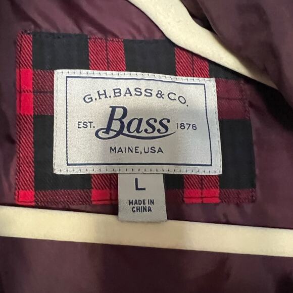 G.H. Bass & Co. Women’s Quilted Puffer Burgundy Vest, Size Large, Zip Outerwear - Picture 3 of 9